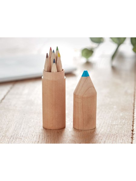 6 crayons dans un étui en bois